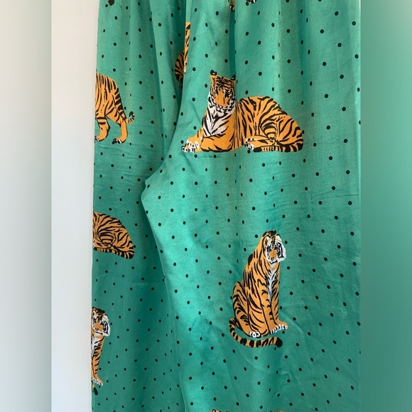 Feminine Tiger Wide Leg Pajama Pants Medium 🐅 - Picture 3 of 11